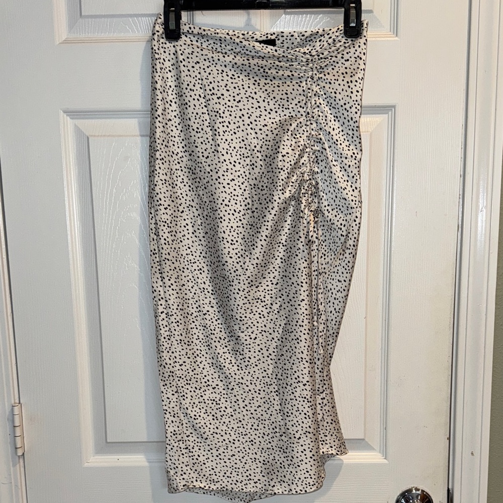 Women’s Cheetah Print Skirt with Slit White/Black Side Zipper Size Small